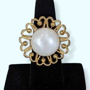 V. Uncas Bakelite Cabochon Floral Ring